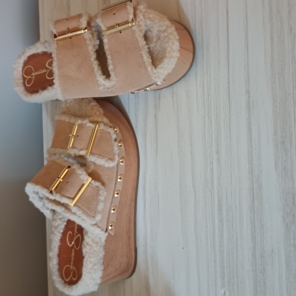 Jessica Simpson - Picture 2 of 3